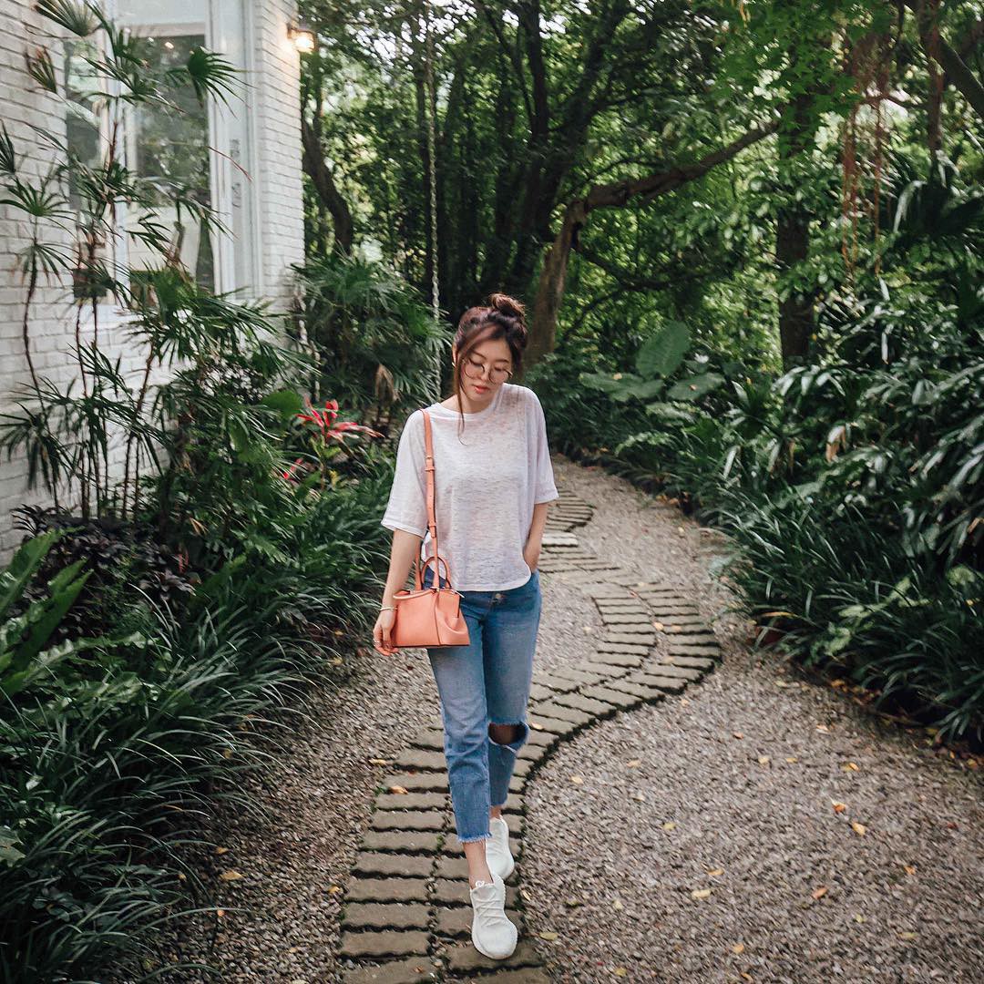 4 mẫu jeans hot nhất mạng xã hội hè này hóa ra đều rất quen thuộc và diện mãi mà chẳng hề lỗi mốt - Ảnh 5. 4 mẫu jeans hot nhất mạng xã hội hè này hóa ra đều rất quen thuộc và diện mãi mà chẳng hề lỗi mốt - Ảnh 5.