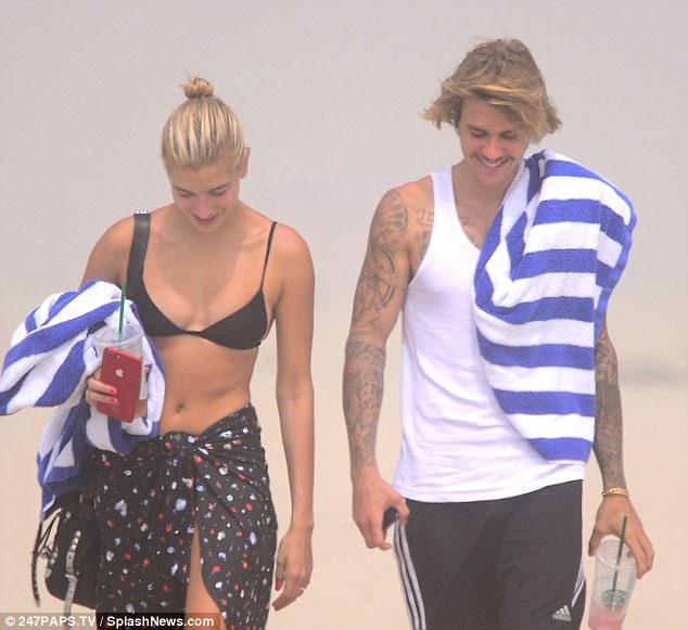 Hailey Baldwin diện áo tắm khoe vòng 1 gợi cảm, hẹn hò hạnh phúc bên Justin Bieber - Ảnh 6.