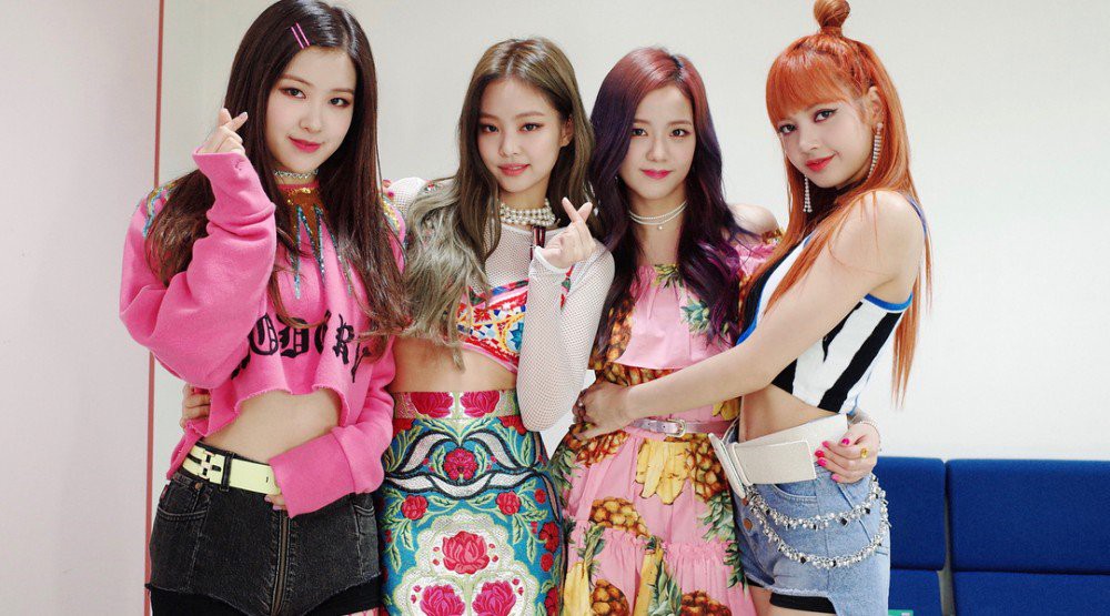 Black Pink gây sốt với bài phỏng vấn: Mê phở và chả giò đến rơi nước mắt, mong nhanh được đến Việt Nam - Ảnh 1.