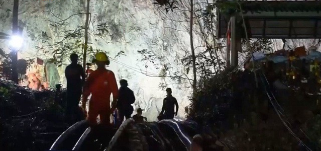 Thủ tướng Thái Lan tuyên dương các đội cứu hộ đội bóng mắc kẹt trong hang Tham Luang - Ảnh 2.