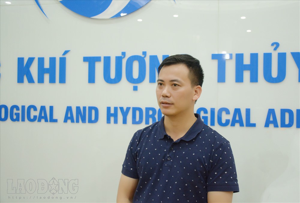 Nắng hầm hập như chảo lửa, Hà Nội sắp đón mưa lớn - Ảnh 2.