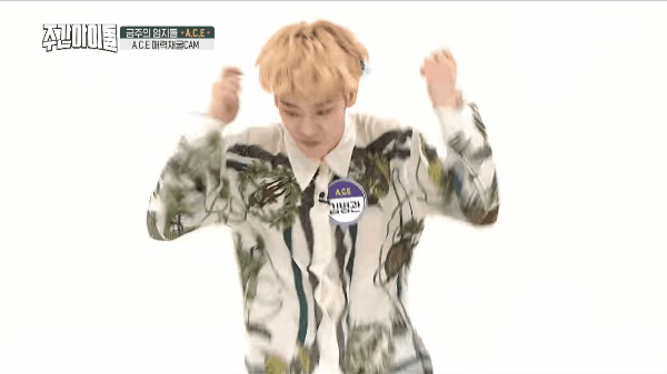 Lộ diện siêu cỗ máy nhảy của Kpop khiến MC Weekly Idol há hốc mồm vì kinh ngạc - Ảnh 3.