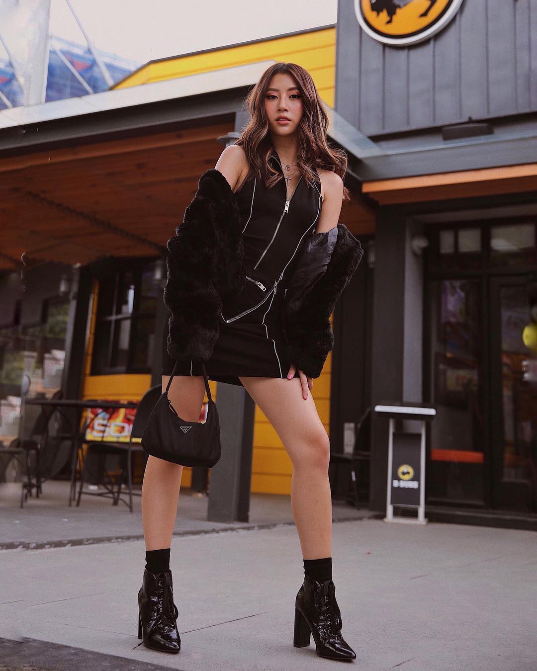 Khi Quỳnh Anh Shyn gợi ý outfit cho ngày hè, dân tình không rõ cô nàng thật lòng hay đang troll cả Hà Nội - Ảnh 1.