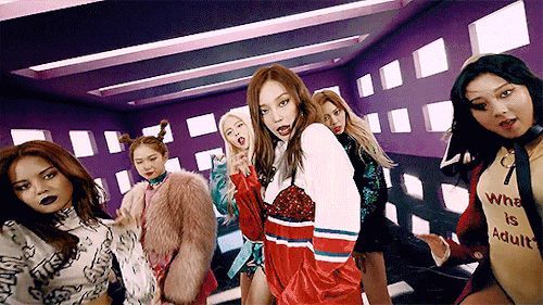 Các girlgroup chuyển từ ngoan hiền sang sexy nghẹt thở: Người một bước thành tiên, kẻ hở bạo vẫn chìm nghỉm - Ảnh 15.