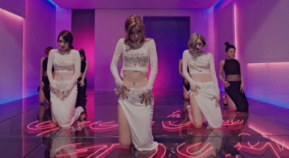 Các girlgroup chuyển từ ngoan hiền sang sexy nghẹt thở: Người một bước thành tiên, kẻ hở bạo vẫn chìm nghỉm - Ảnh 3.