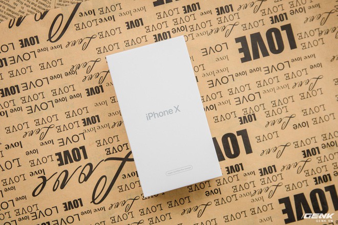 iPhone X t&acirc;n trang tr&agrave;n về Việt Nam, gi&aacute; rẻ hơn h&agrave;ng mới 2,5 triệu đồng - Ảnh 1.