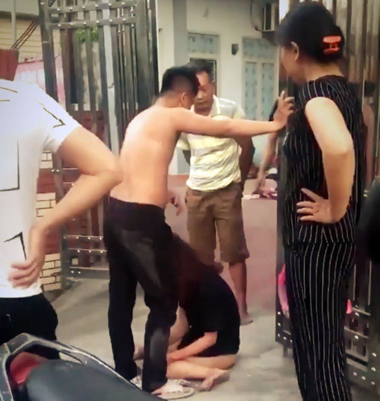Điều tra vụ cô gái bị lột đồ, đánh ghen dã man ở Quảng Ninh - Ảnh 1.