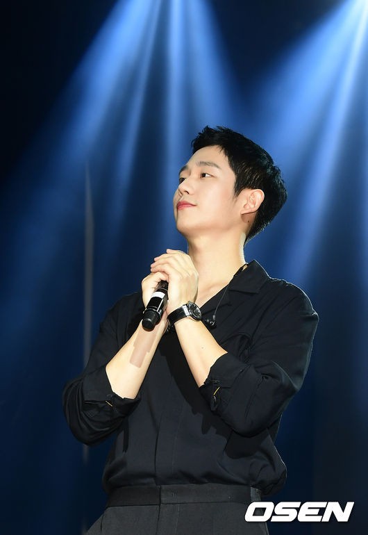 B&aacute;o H&agrave;n tung ảnh fanmeeting Jung Hae In tại Việt Nam: T&agrave;i tử điển trai kh&oacute; cưỡng, quẩy nhiệt c&ugrave;ng fan Việt - Ảnh 8.