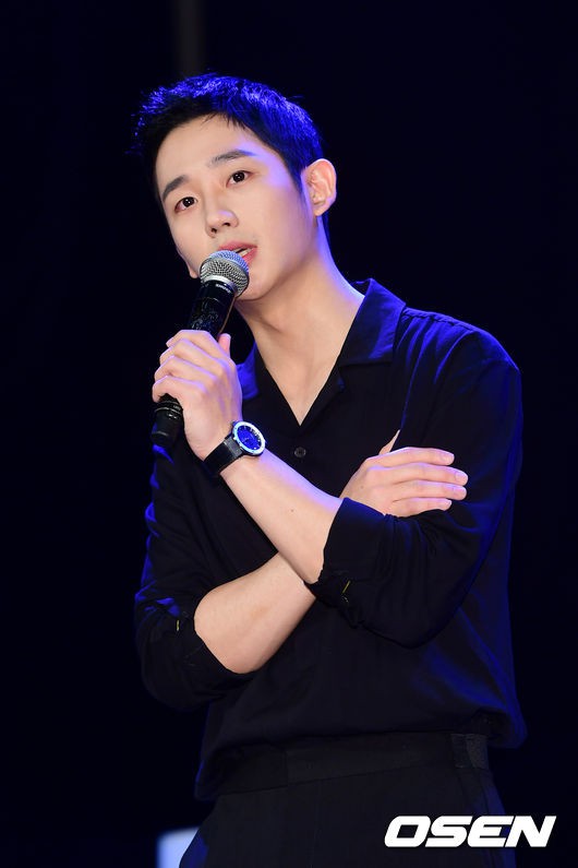 Báo Hàn tung ảnh fanmeeting Jung Hae In tại Việt Nam: Tài tử điển trai khó cưỡng, quẩy nhiệt cùng fan Việt - Ảnh 2.