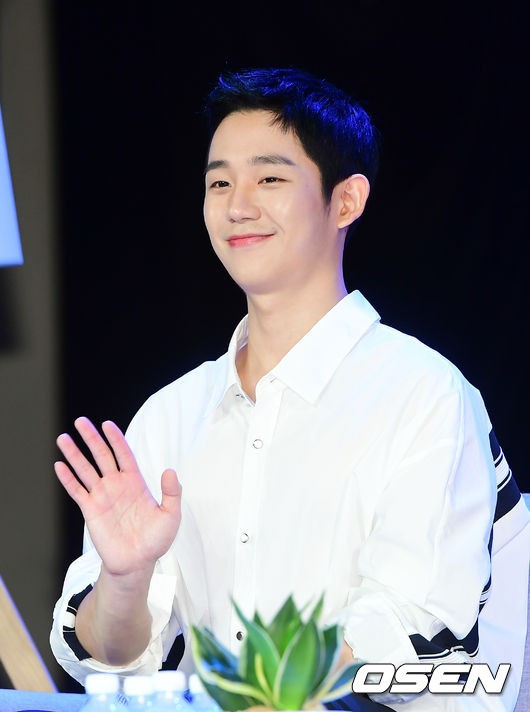 Báo Hàn tung ảnh fanmeeting Jung Hae In tại Việt Nam: Tài tử điển trai khó cưỡng, quẩy nhiệt cùng fan Việt - Ảnh 5.