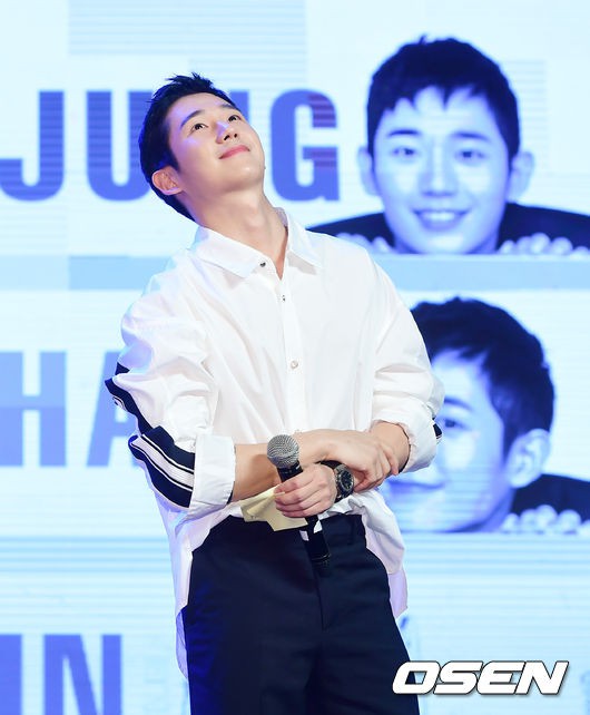 Báo Hàn tung ảnh fanmeeting Jung Hae In tại Việt Nam: Tài tử điển trai khó cưỡng, quẩy nhiệt cùng fan Việt - Ảnh 4.