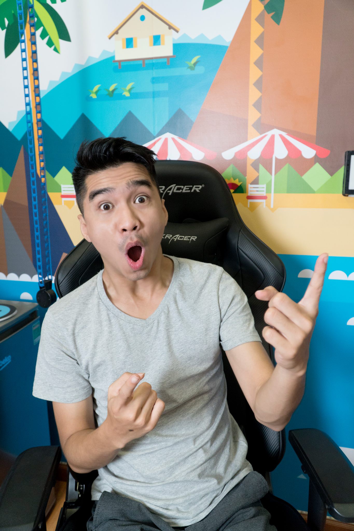 Lên truyền hình thả thính lịch lãm như thế nhưng đời thường PewPew lầy lội cỡ này! - Ảnh 7. Lên truyền hình thả thính lịch lãm như thế nhưng đời thường PewPew lầy lội cỡ này! - Ảnh 7.