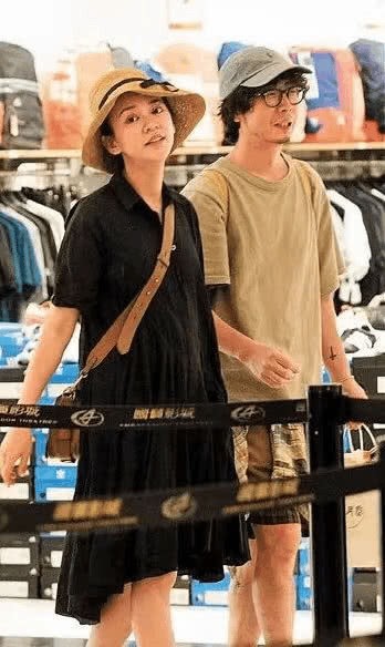 Mỹ nh&acirc;n &ldquo;Bộ Bộ Kinh T&acirc;m&rdquo; lộ bụng bầu, ăn cơm trước kẻng với bạn trai k&eacute;m sắc? - Ảnh 1.