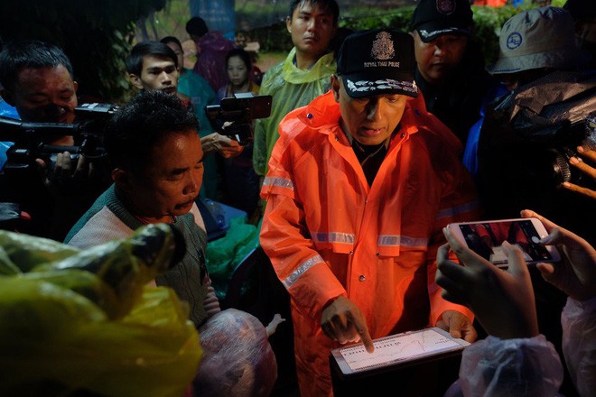 Các hình ảnh cho thấy quy mô và độ phức tạp của nỗ lực giải cứu các cậu bé Thái Lan bị mắc kẹt - Ảnh 27.