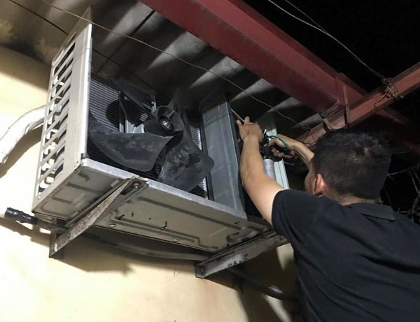 Hà Nội: Điều hòa dở chứng hàng loạt, thợ lắp đặt và bảo dưỡng làm xuyên đêm ngày nóng đỉnh điểm - Ảnh 6.