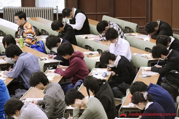 Chuyện thi đại học kinh khủng ở các nước châu Á: Nữ sinh phải uống thuốc hoãn ngày đèn đỏ để ôn thi - Ảnh 8. Chuyện thi đại học kinh khủng ở các nước châu Á: Nữ sinh phải uống thuốc hoãn ngày đèn đỏ để ôn thi - Ảnh 8.