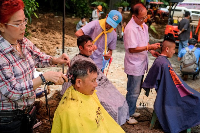 Các hình ảnh cho thấy quy mô và độ phức tạp của nỗ lực giải cứu các cậu bé Thái Lan bị mắc kẹt - Ảnh 15.