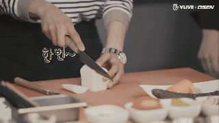Kai (EXO) trổ tài làm bánh mỳ Việt Nam trong show thực tế mới - Ảnh 2.