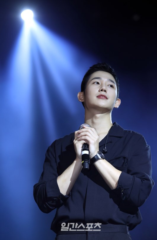 Báo Hàn tung ảnh fanmeeting Jung Hae In tại Việt Nam: Tài tử điển trai khó cưỡng, quẩy nhiệt cùng fan Việt - Ảnh 7.