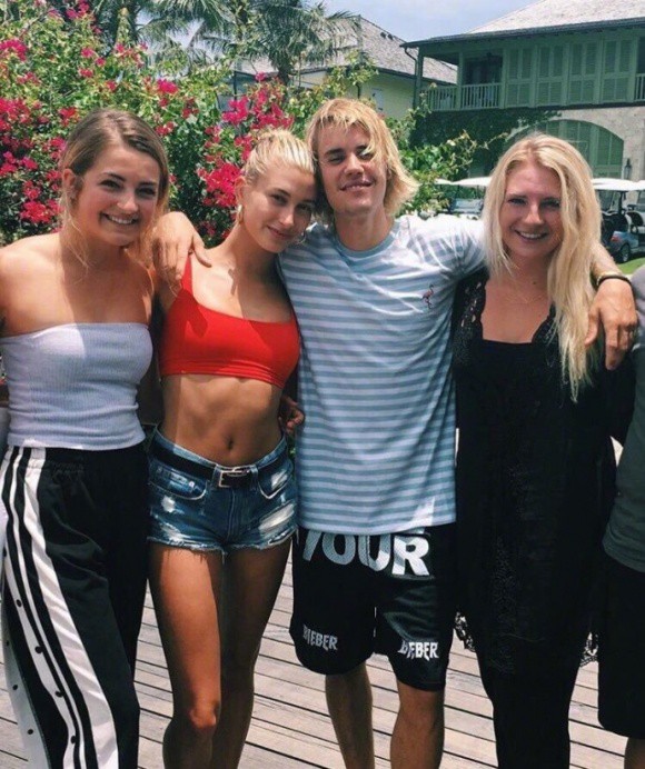 Justin Bieber tựa đầu vào ngực Hailey tình cảm và thừa nhận cô là lý do khiến anh tân trang lại nhan sắc - Ảnh 5.