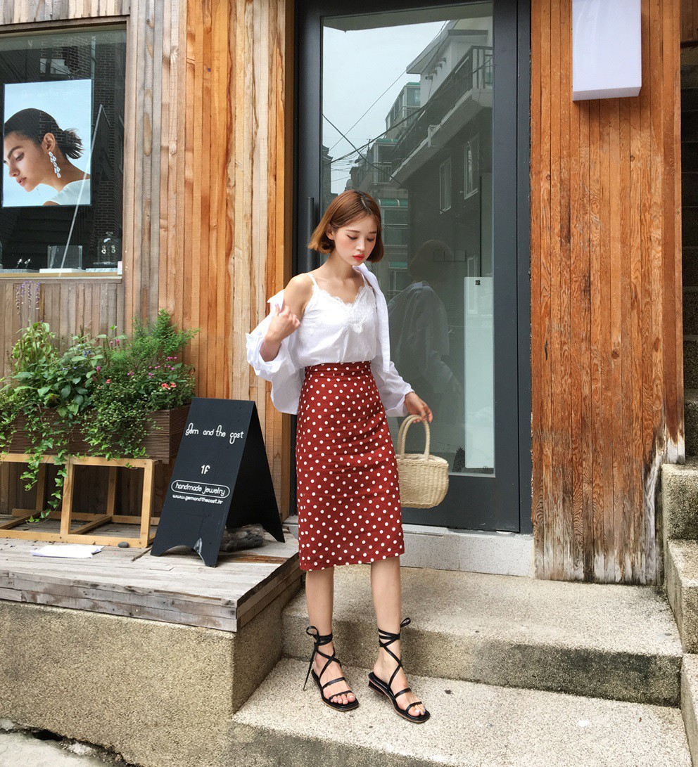 Chinh phục họa tiết chấm bi thật đơn giản nếu các nàng áp dụng đôi ba tips diện đồ này - Ảnh 12. Chinh phục họa tiết chấm bi thật đơn giản nếu các nàng áp dụng đôi ba tips diện đồ này - Ảnh 12.