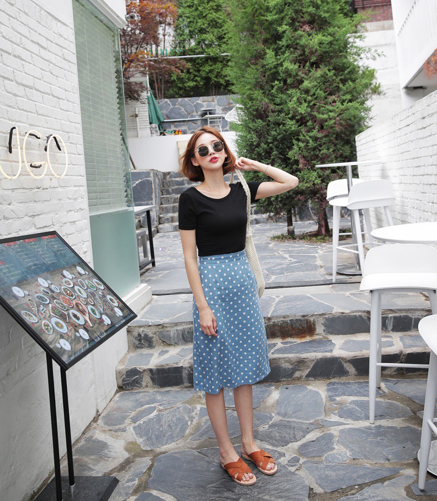 Chinh phục họa tiết chấm bi thật đơn giản nếu các nàng áp dụng đôi ba tips diện đồ này - Ảnh 14. Chinh phục họa tiết chấm bi thật đơn giản nếu các nàng áp dụng đôi ba tips diện đồ này - Ảnh 14.