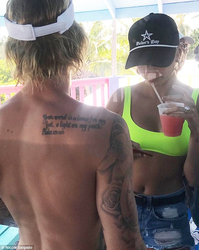 Hailey Baldwin và Justin Bieber khoe nhẫn đính hôn kim cương - Ảnh 2.