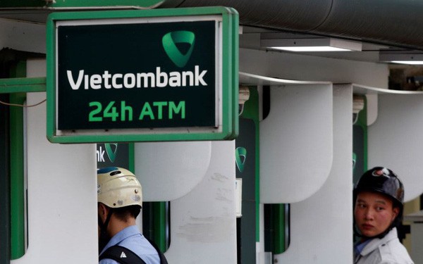 Tin không vui cho khách hàng Vietcombank: NH này vừa bất ngờ tăng phí rút tiền ATM thêm 50%, 1 tuần nữa áp dụng ngay - Ảnh 1.