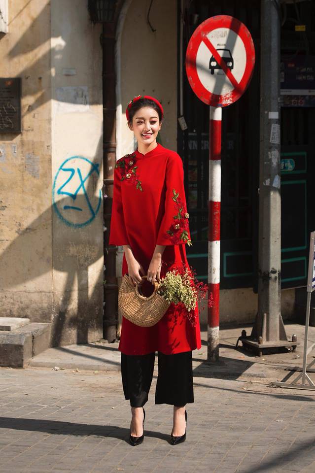 Gần Tết cũng là lúc loạt sao Việt khoe ảnh mặc áo dài xinh lung linh - Ảnh 10. Gần Tết cũng là lúc loạt sao Việt khoe ảnh mặc áo dài xinh lung linh - Ảnh 10.