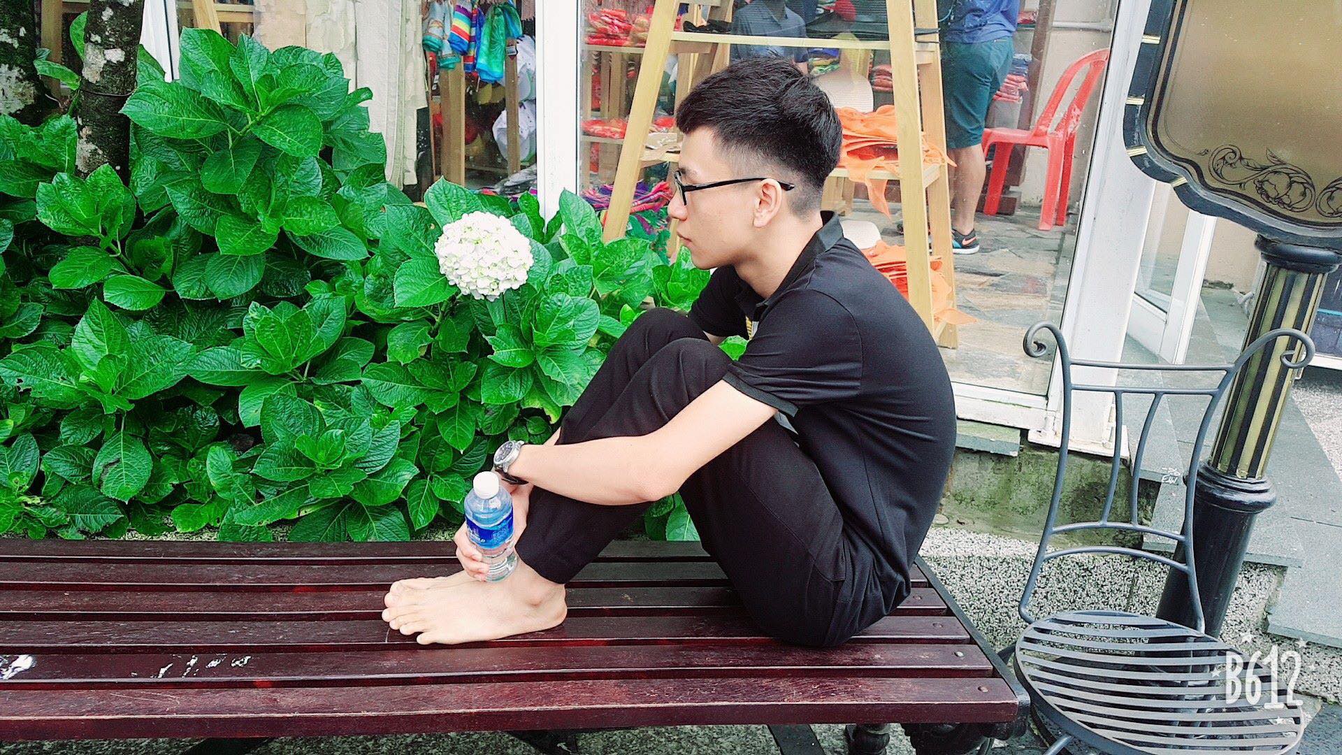 Thanh niên khoe bộ ảnh tạo dáng lạ khi đi du lịch một mình, dân mạng cứ băn khoăn không biết ai là người bấm máy - Ảnh 9. Thanh niên khoe bộ ảnh tạo dáng lạ khi đi du lịch một mình, dân mạng cứ băn khoăn không biết ai là người bấm máy - Ảnh 9.