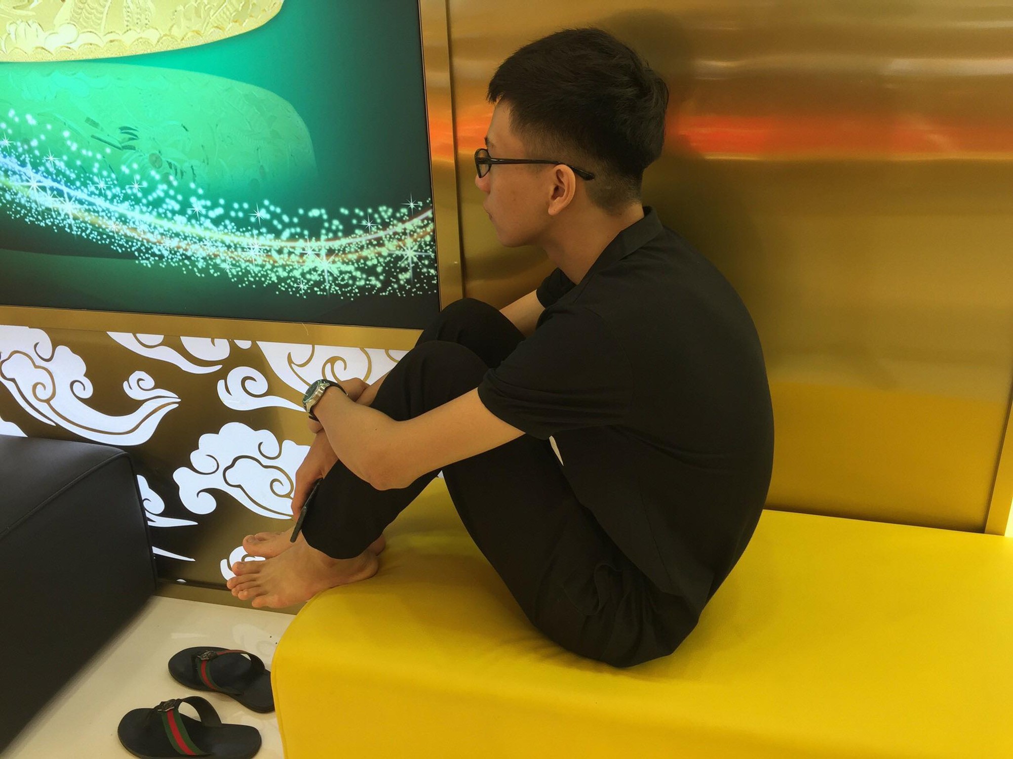 Thanh niên khoe bộ ảnh tạo dáng lạ khi đi du lịch một mình, dân mạng cứ băn khoăn không biết ai là người bấm máy - Ảnh 12. Thanh niên khoe bộ ảnh tạo dáng lạ khi đi du lịch một mình, dân mạng cứ băn khoăn không biết ai là người bấm máy - Ảnh 12.