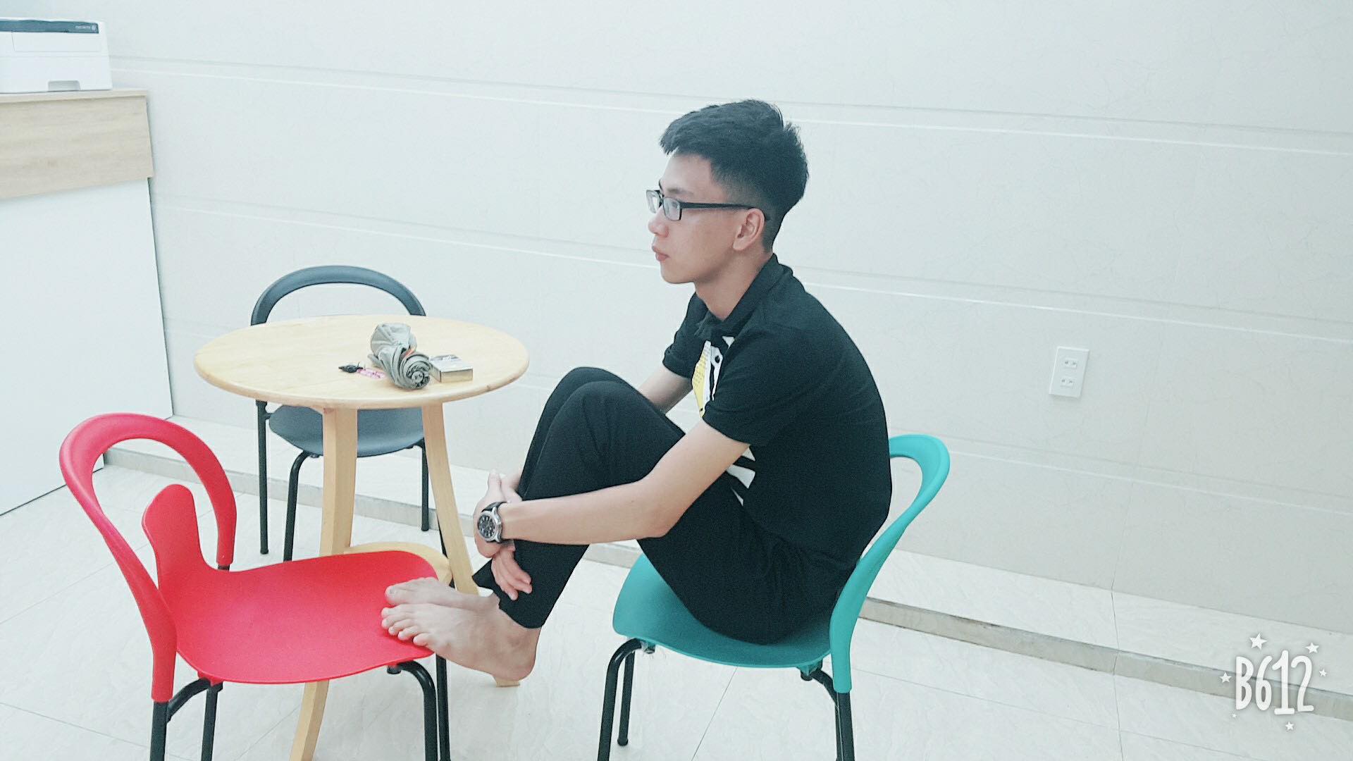 Thanh niên khoe bộ ảnh tạo dáng lạ khi đi du lịch một mình, dân mạng cứ băn khoăn không biết ai là người bấm máy - Ảnh 13. Thanh niên khoe bộ ảnh tạo dáng lạ khi đi du lịch một mình, dân mạng cứ băn khoăn không biết ai là người bấm máy - Ảnh 13.