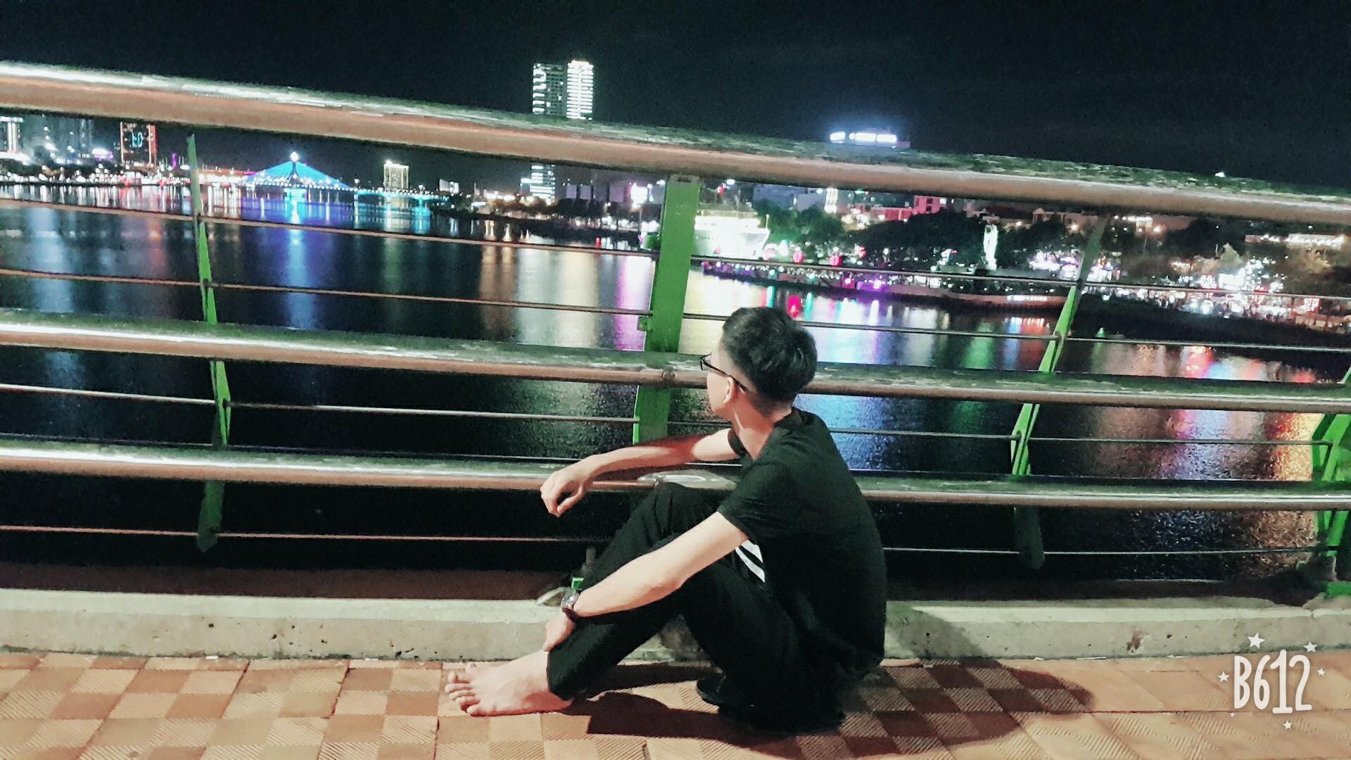 Thanh niên khoe bộ ảnh tạo dáng lạ khi đi du lịch một mình, dân mạng cứ băn khoăn không biết ai là người bấm máy - Ảnh 14. Thanh niên khoe bộ ảnh tạo dáng lạ khi đi du lịch một mình, dân mạng cứ băn khoăn không biết ai là người bấm máy - Ảnh 14.