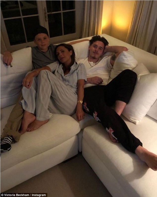 Cả khi ngủ, Harper Beckham cũng xinh như thiên thần bên cạnh chị họ - Ảnh 2.