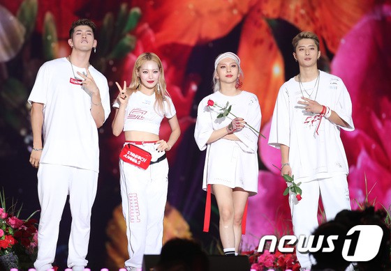 Thảm hoa Korea Music Festival 2018: TWICE lột xác sexy, Wanna One làm trò bên quân đoàn mỹ nam mỹ nữ Kpop - Ảnh 29.