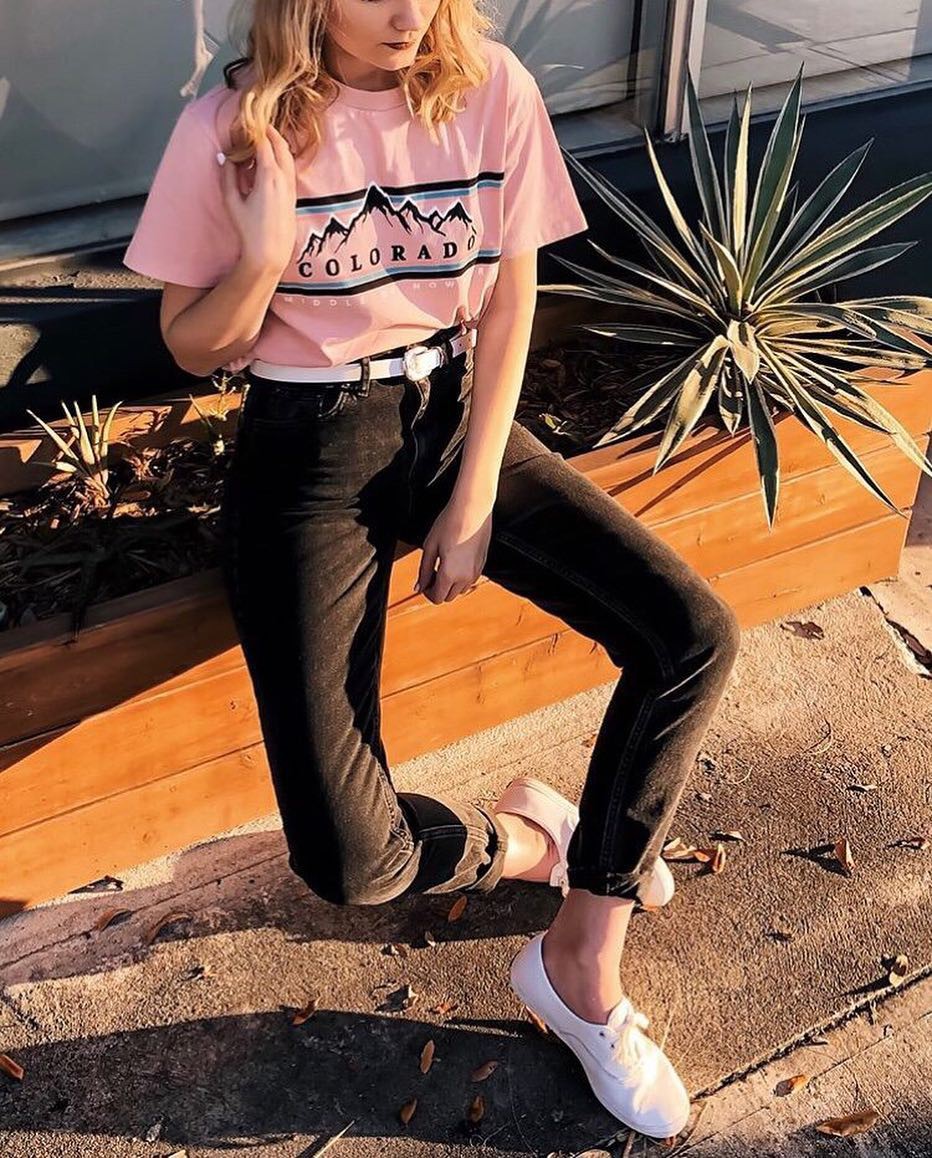 Đi học diện giày trắng là đẹp nhất và đây là 5 đôi sneaker vải màu trắng cool nhất dành cho bạn - Ảnh 10. Đi học diện giày trắng là đẹp nhất và đây là 5 đôi sneaker vải màu trắng cool nhất dành cho bạn - Ảnh 10.