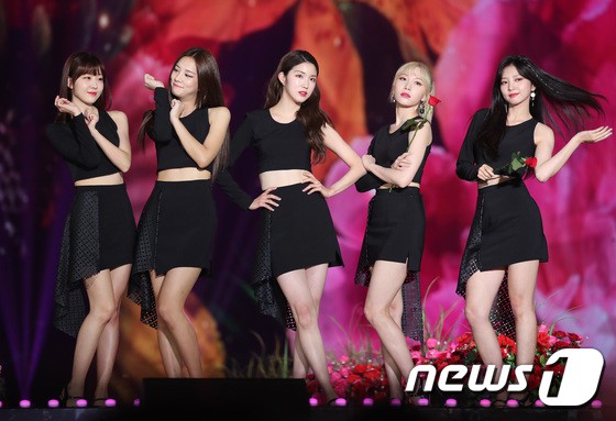 Thảm hoa Korea Music Festival 2018: TWICE lột xác sexy, Wanna One làm trò bên quân đoàn mỹ nam mỹ nữ Kpop - Ảnh 33.
