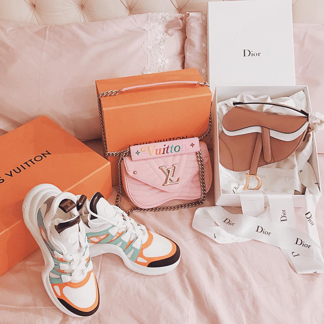 Shopping ác liệt phải cỡ như Ngọc Trinh, đang đi xem phim thì tiện mua đồ tốn hơn trăm triệu - Ảnh 1. Shopping ác liệt phải cỡ như Ngọc Trinh, đang đi xem phim thì tiện mua đồ tốn hơn trăm triệu - Ảnh 1.