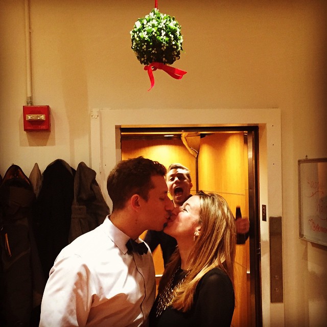 Bạn b&egrave; cưới hết cũng chẳng sao, l&agrave;m th&aacute;nh k&eacute; như anh ch&agrave;ng n&agrave;y kể ra cũng vui! - Ảnh 6.