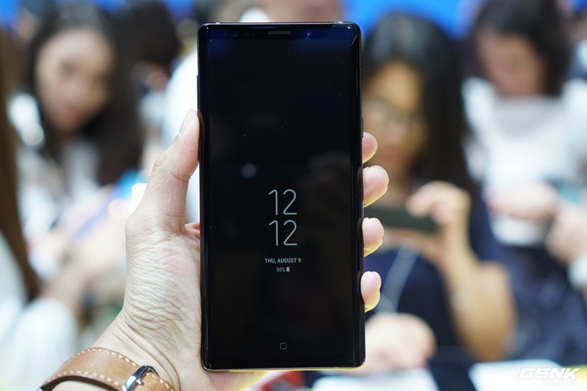 Ảnh thực tế Galaxy Note 9 vừa mới ra mắt: Có những gì đỉnh hơn người tiền nhiệm Note 8? - Ảnh 4.