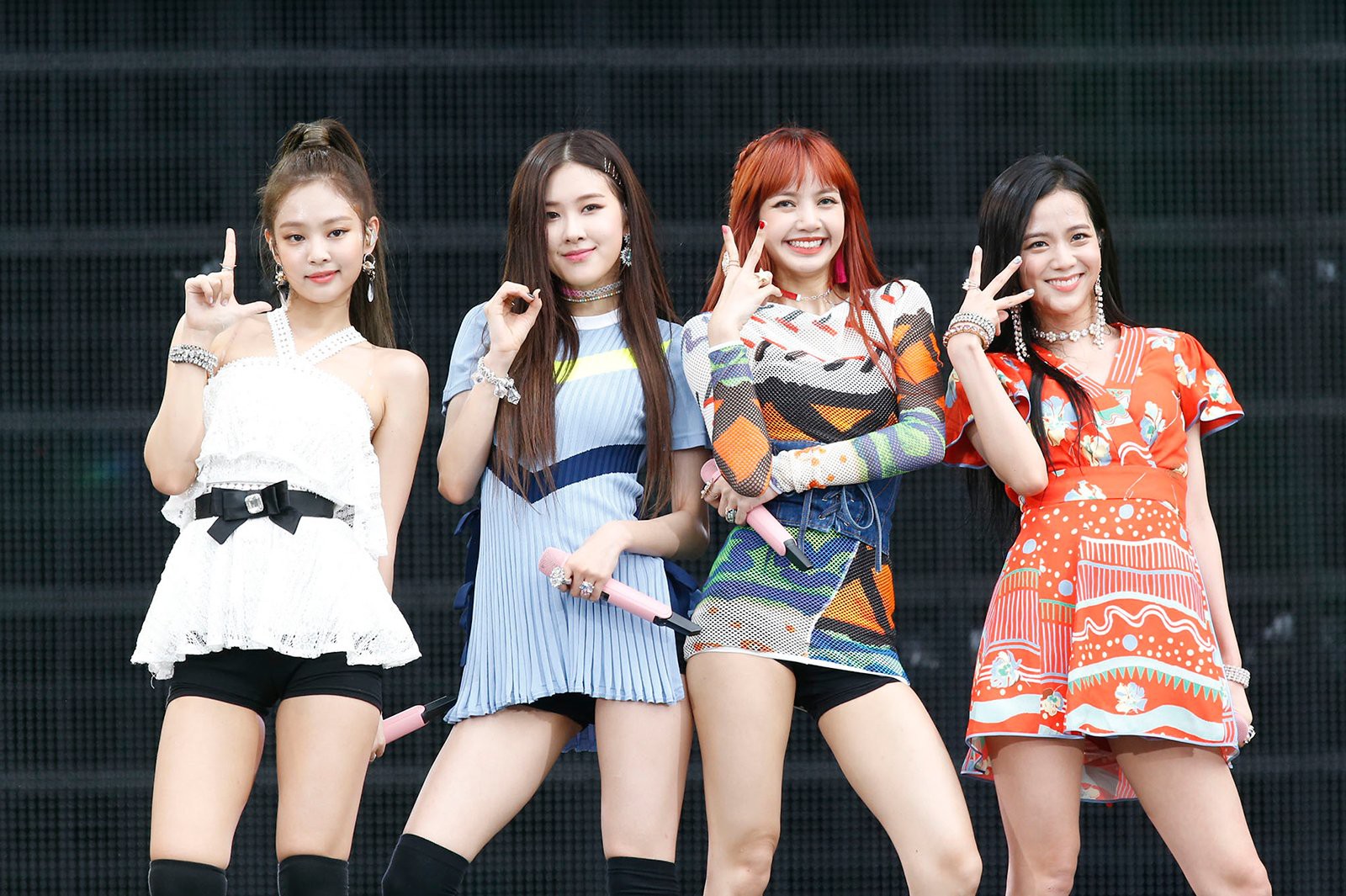 Chỉ có thể là Jeon Ji Hyun, Sulli và Lisa (Black Pink): Thần thái “thách thức” cả style vừa khó mặc lại lòe loẹt - Ảnh 11.