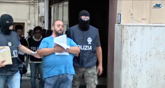 Lộ tr&ograve; đập n&aacute;t tay ch&acirc;n để đ&ograve;i bảo hiểm ở &Yacute; - Ảnh 1.