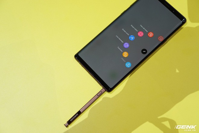 Ảnh thực tế Galaxy Note 9 vừa mới ra mắt: Có những gì đỉnh hơn người tiền nhiệm Note 8? - Ảnh 20.