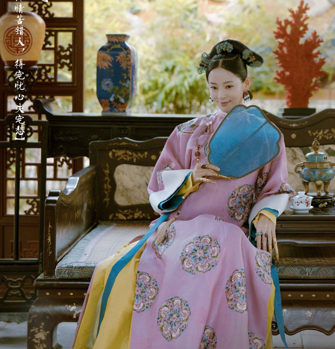 Nhan sắc c&ugrave;ng phong c&aacute;ch ngo&agrave;i đời thực của 6 n&agrave;ng Phi tần trong phim Di&ecirc;n hi c&ocirc;ng lược - Ảnh 19.