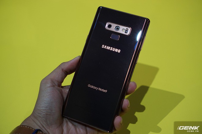 Ảnh thực tế Galaxy Note 9 vừa mới ra mắt: Có những gì đỉnh hơn người tiền nhiệm Note 8? - Ảnh 6.