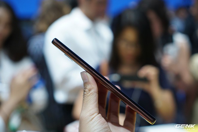 Ảnh thực tế Galaxy Note 9 vừa mới ra mắt: Có những gì đỉnh hơn người tiền nhiệm Note 8? - Ảnh 8.