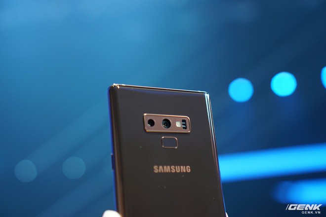 Ảnh thực tế Galaxy Note 9 vừa mới ra mắt: Có những gì đỉnh hơn người tiền nhiệm Note 8? - Ảnh 10.