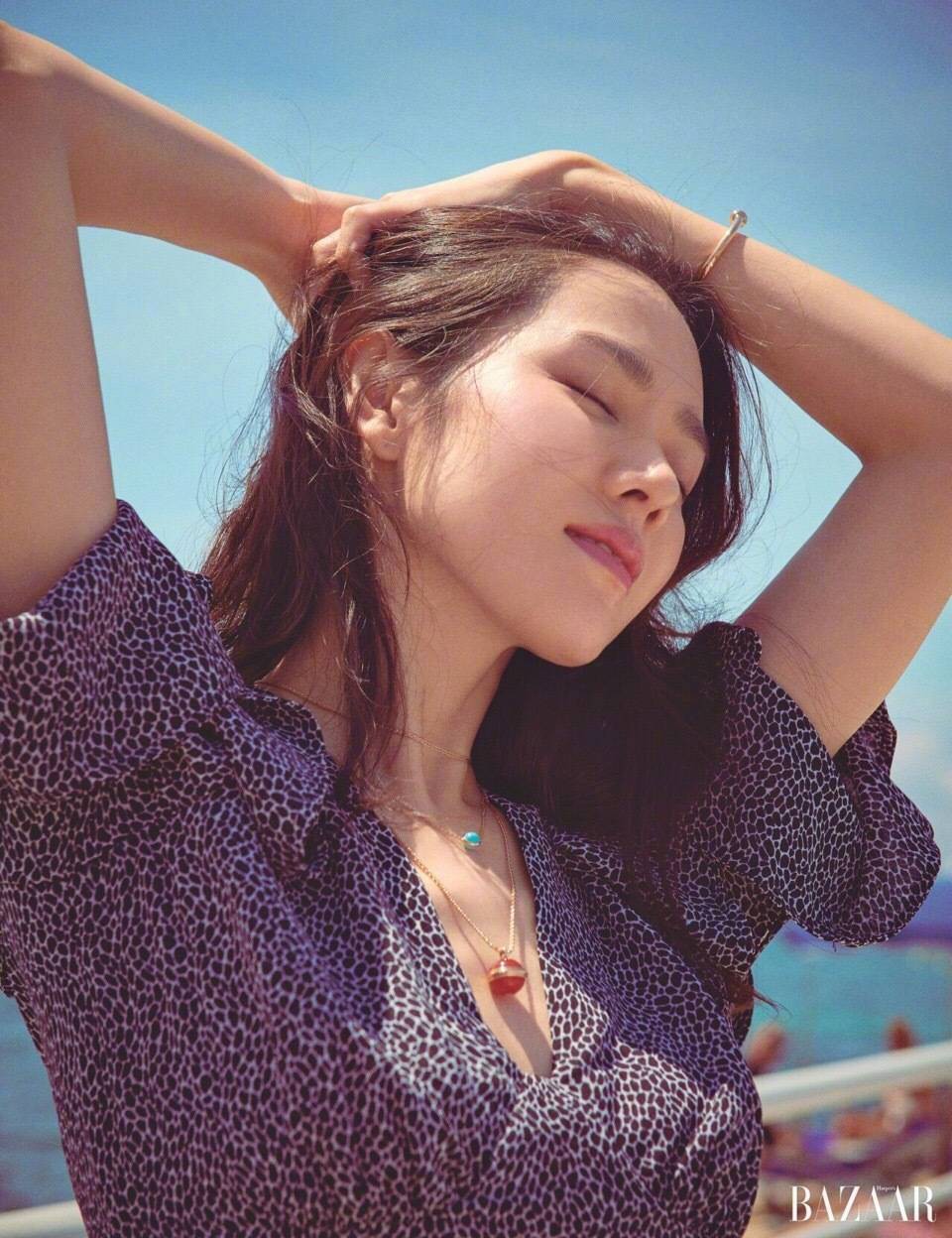Đụng hàng mà hơn đến 10 tuổi, “chị Đẹp” Son Ye Jin vẫn lấn lướt HyunA vì khoe được lợi thế - Ảnh 5. Đụng hàng mà hơn đến 10 tuổi, “chị Đẹp” Son Ye Jin vẫn lấn lướt HyunA vì khoe được lợi thế - Ảnh 5.