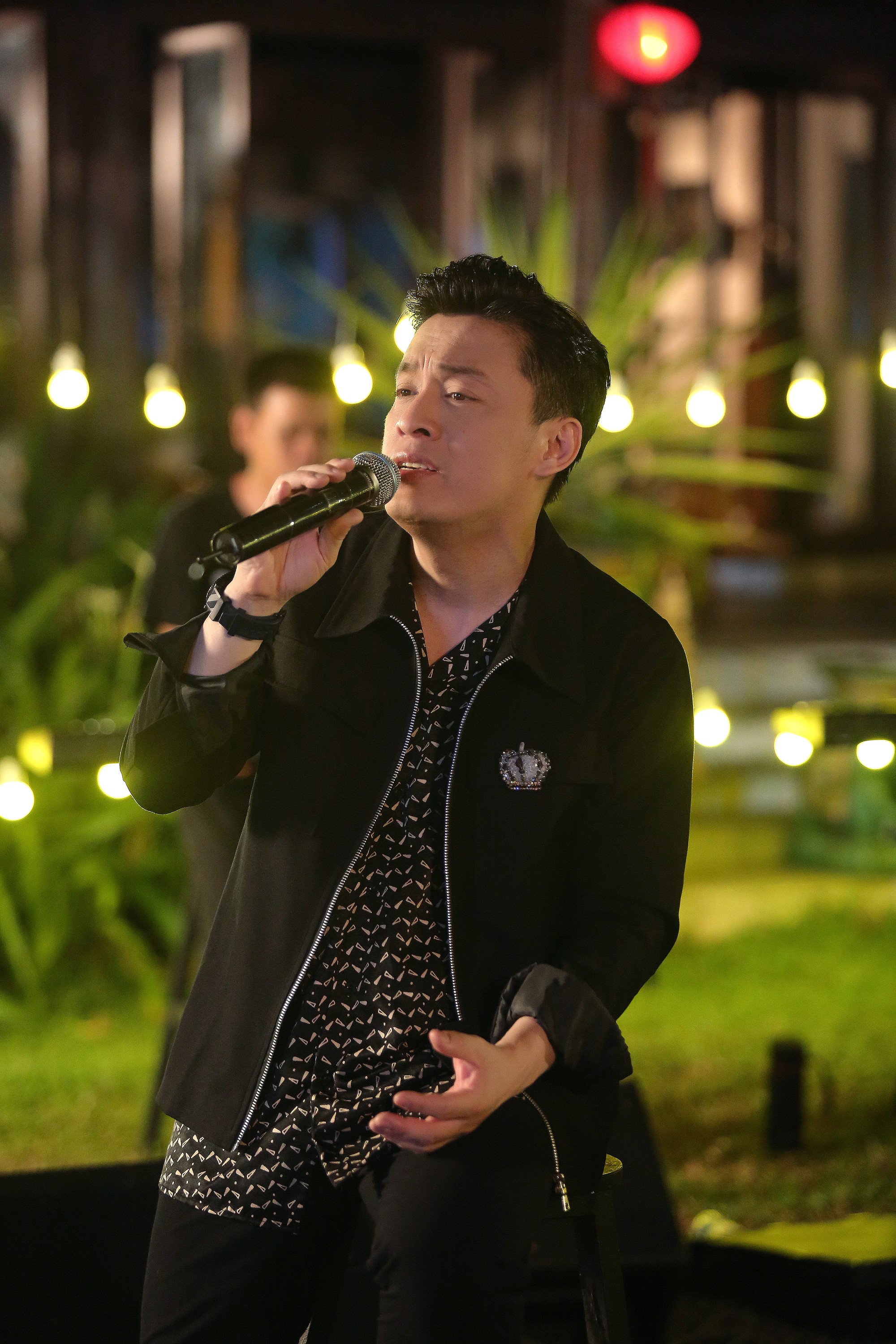 Lam Trường ra mắt bài hát mới trong show acoustic, kết thúc dự án sớm hơn dự định - Ảnh 2. Lam Trường ra mắt bài hát mới trong show acoustic, kết thúc dự án sớm hơn dự định - Ảnh 2.