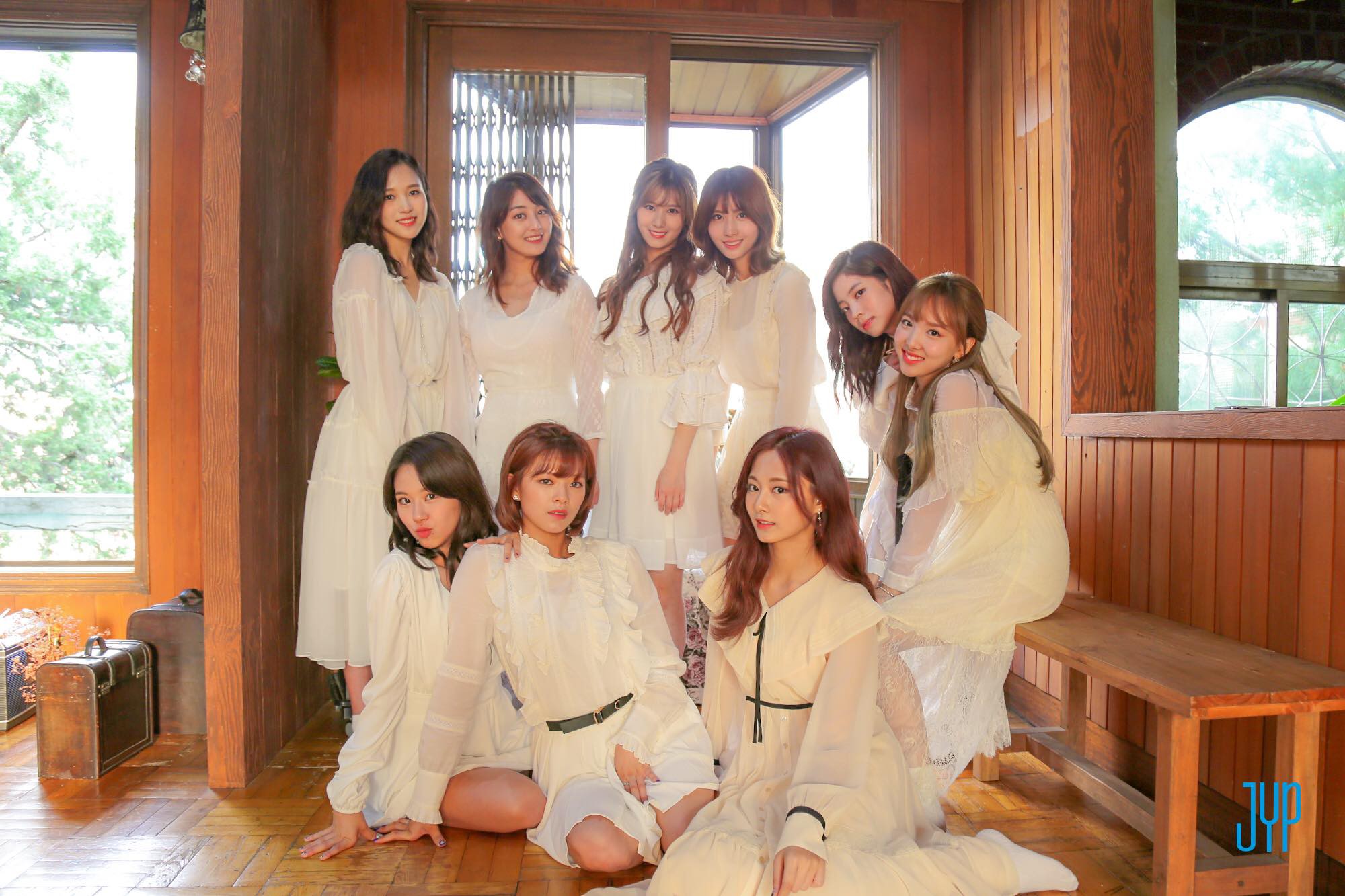 Black Pink đánh bật cả TWICE và Red Velvet, nhóm nữ sắp sang Việt Nam cũng lọt top đầu BXH girlgroup hot nhất - Ảnh 2. Black Pink đánh bật cả TWICE và Red Velvet, nhóm nữ sắp sang Việt Nam cũng lọt top đầu BXH girlgroup hot nhất - Ảnh 2.